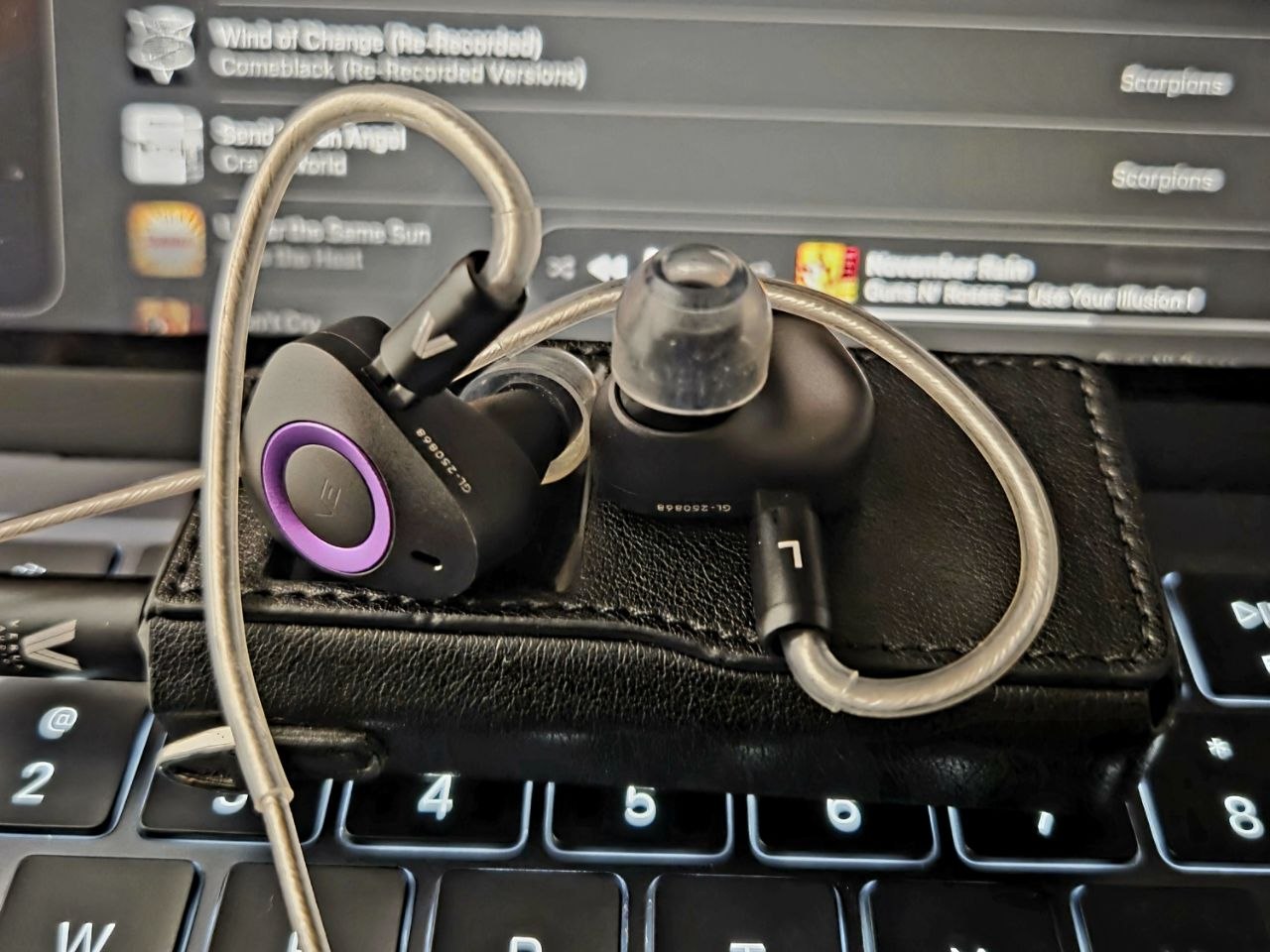 Vision Ears Go Live dengan AZLA Crystal 2 dan BTR17